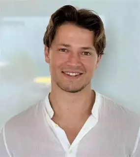 Portrait d’Oscar Langley, intervenant présenté dans la fiche Conférences de Thales.